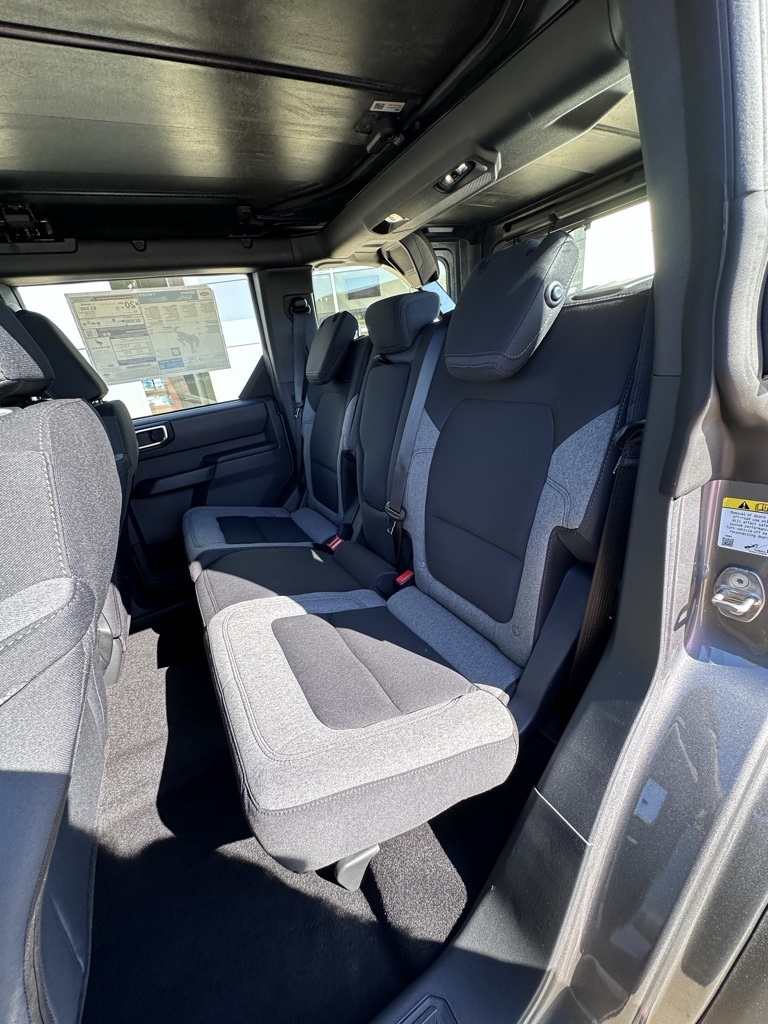 2025 Ford Bronco Base photo 19