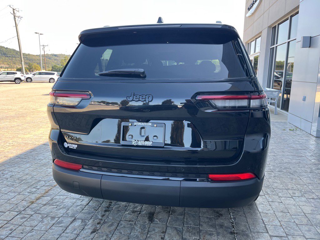 2025 Jeep Grand Cherokee Laredo Altitude photo 5