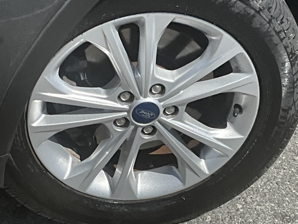2019 Ford Escape SE photo 2