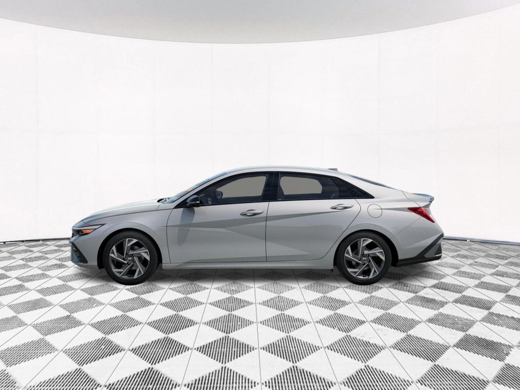 2025 Hyundai Elantra SEL Sport photo 2