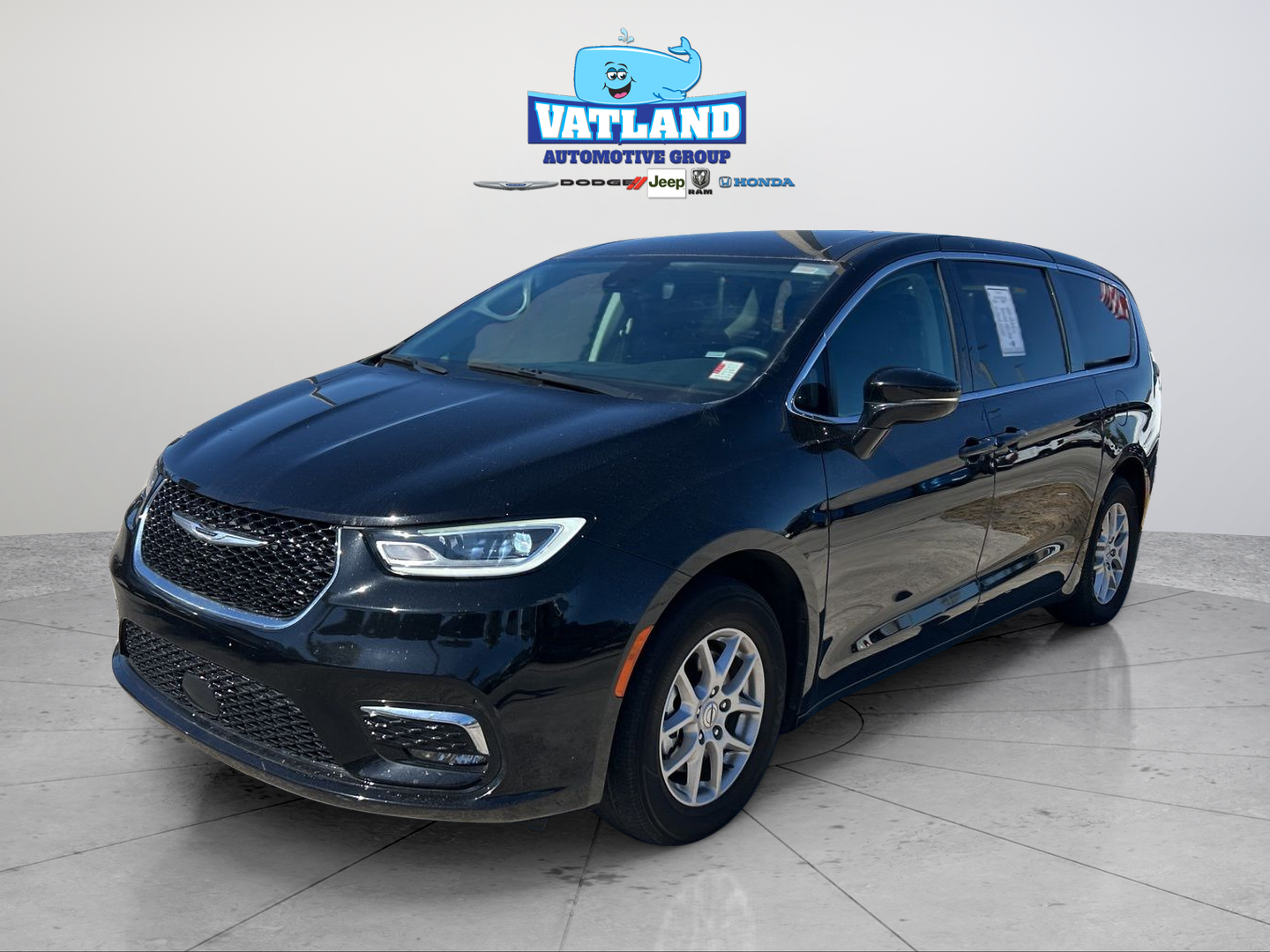 2024 Chrysler Pacifica Touring L's photo