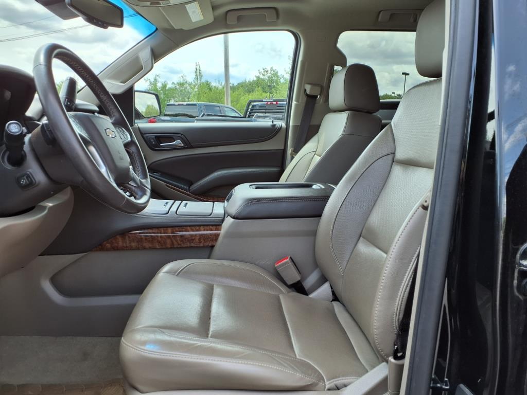 2017 Chevrolet Suburban Premier photo 12