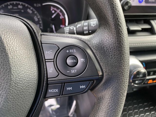 2023 Toyota RAV4 XLE photo 12