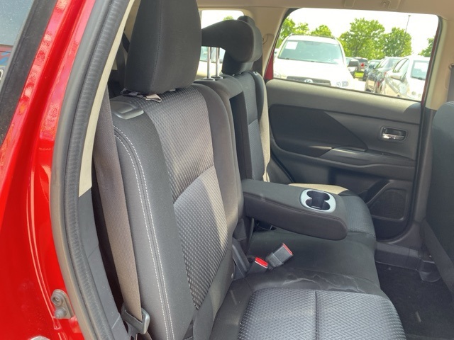 2018 Mitsubishi Outlander ES photo 23