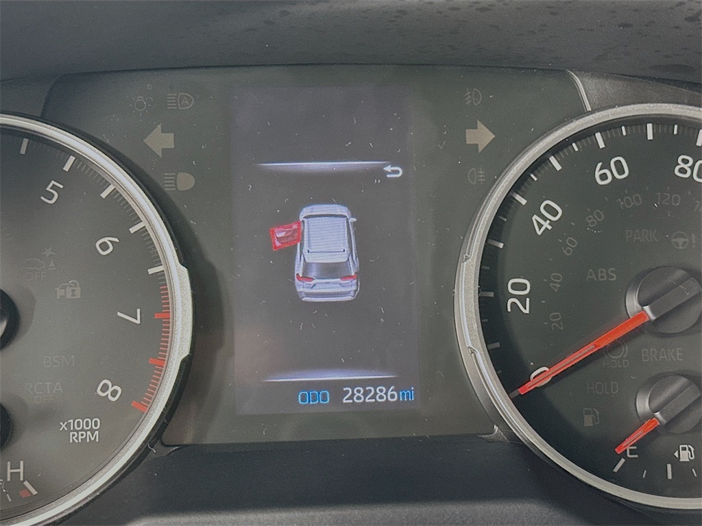 2022 Toyota RAV4 XLE photo 18