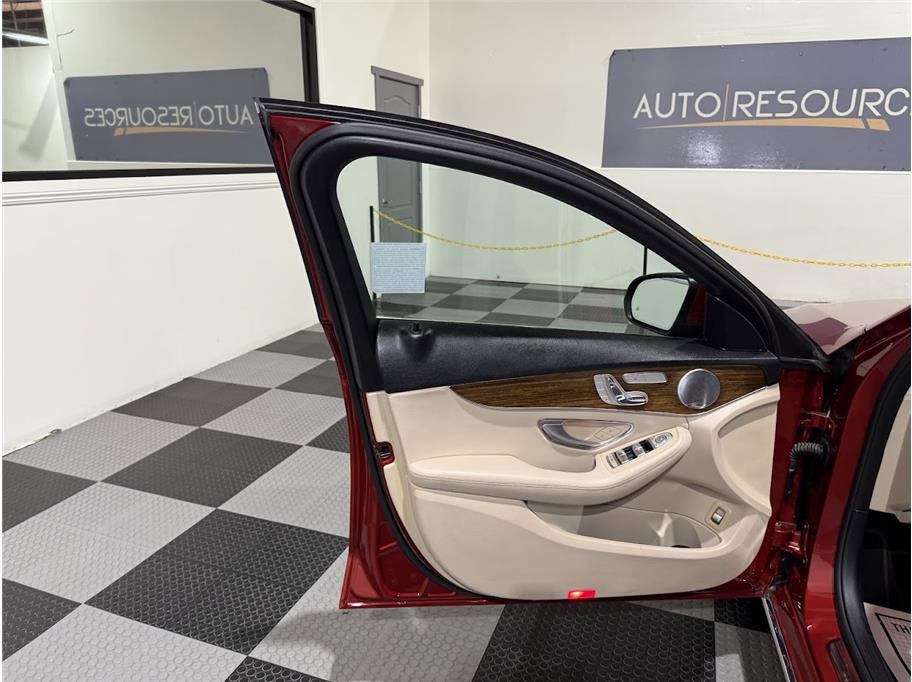 2019 Mercedes Benz C 300 photo 13