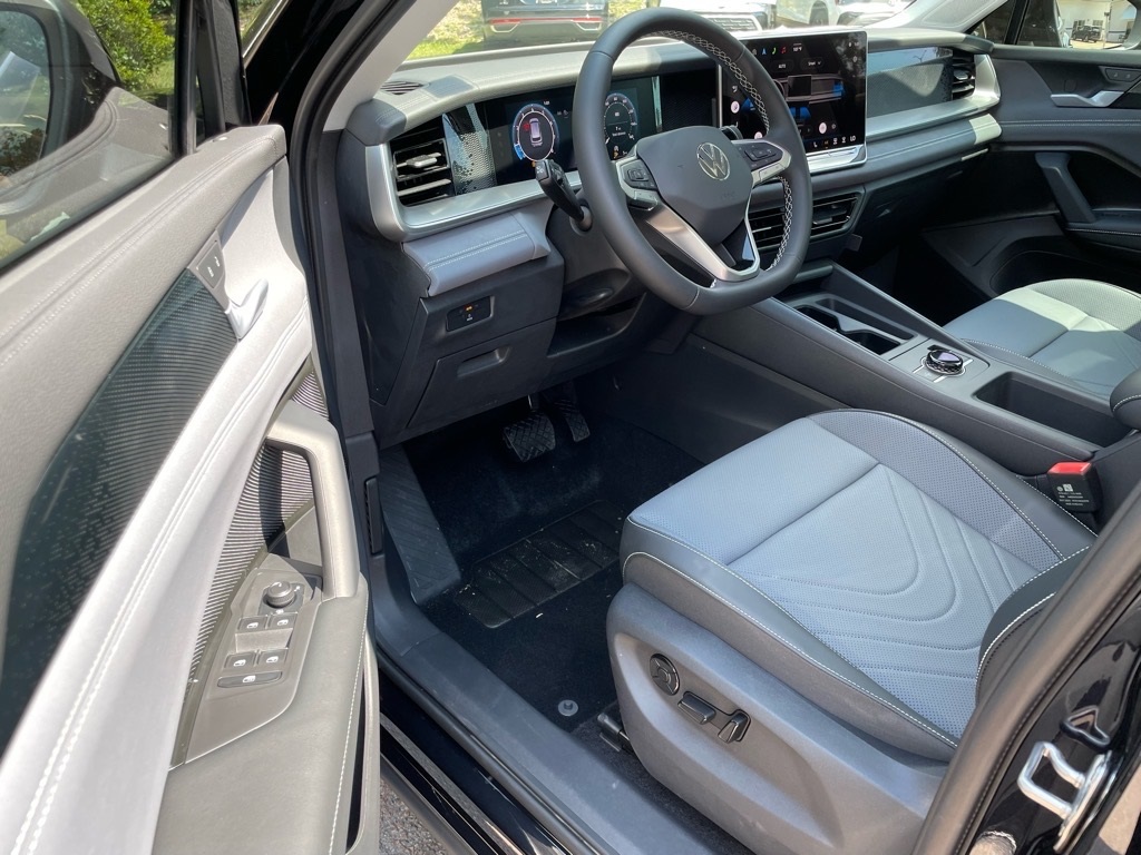 2025 Volkswagen Tiguan SE photo 4