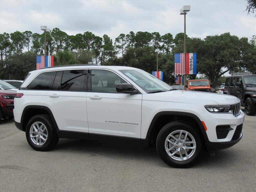 2025 Jeep Grand Cherokee Laredo X photo 2