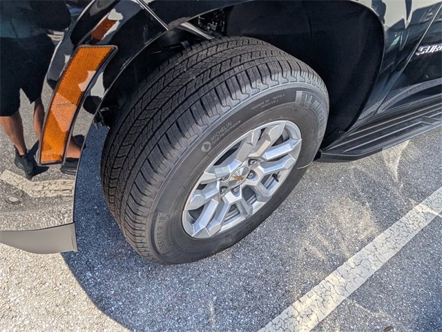 2026 Chevrolet Suburban LS photo 4