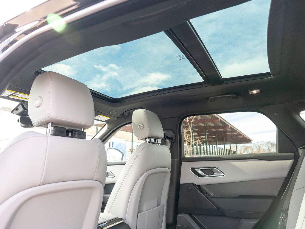 2026 Land Rover Range Rover Velar S photo 21