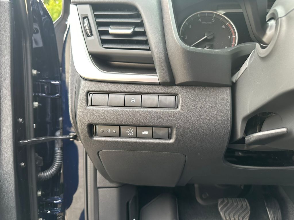 2026 Nissan Rogue SV photo 14