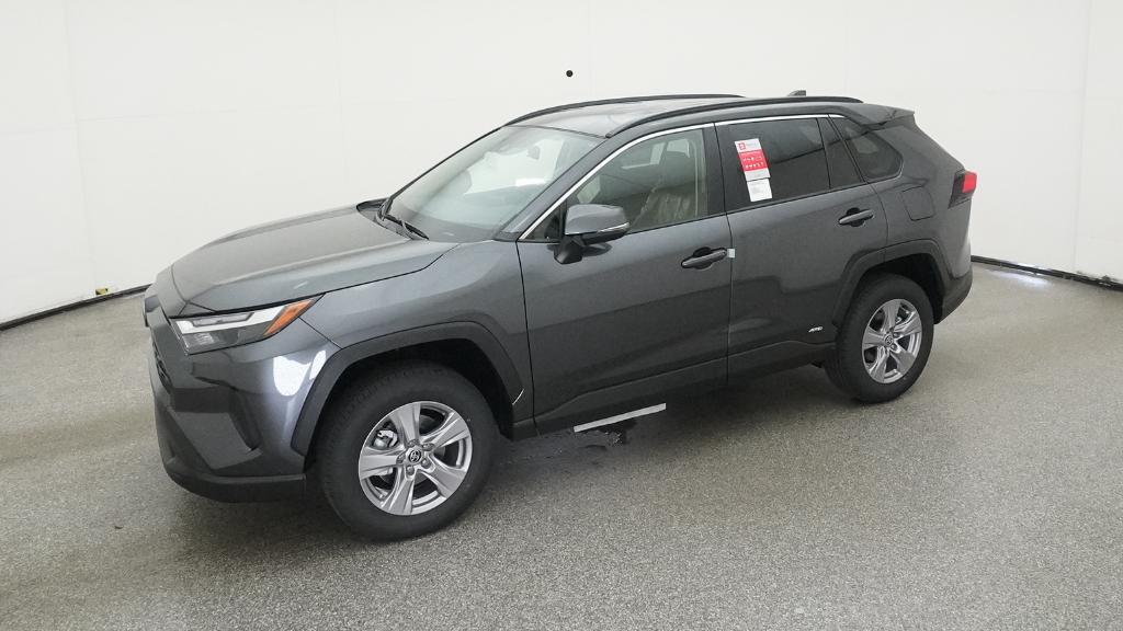 2025 Toyota RAV4 Hybrid XLE photo 7