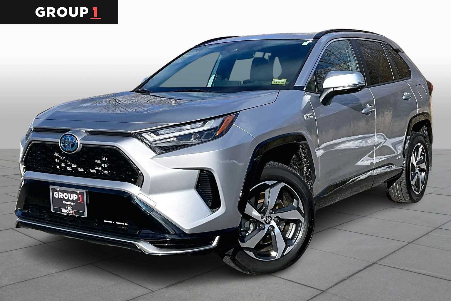2024 Toyota RAV4 SE's photo