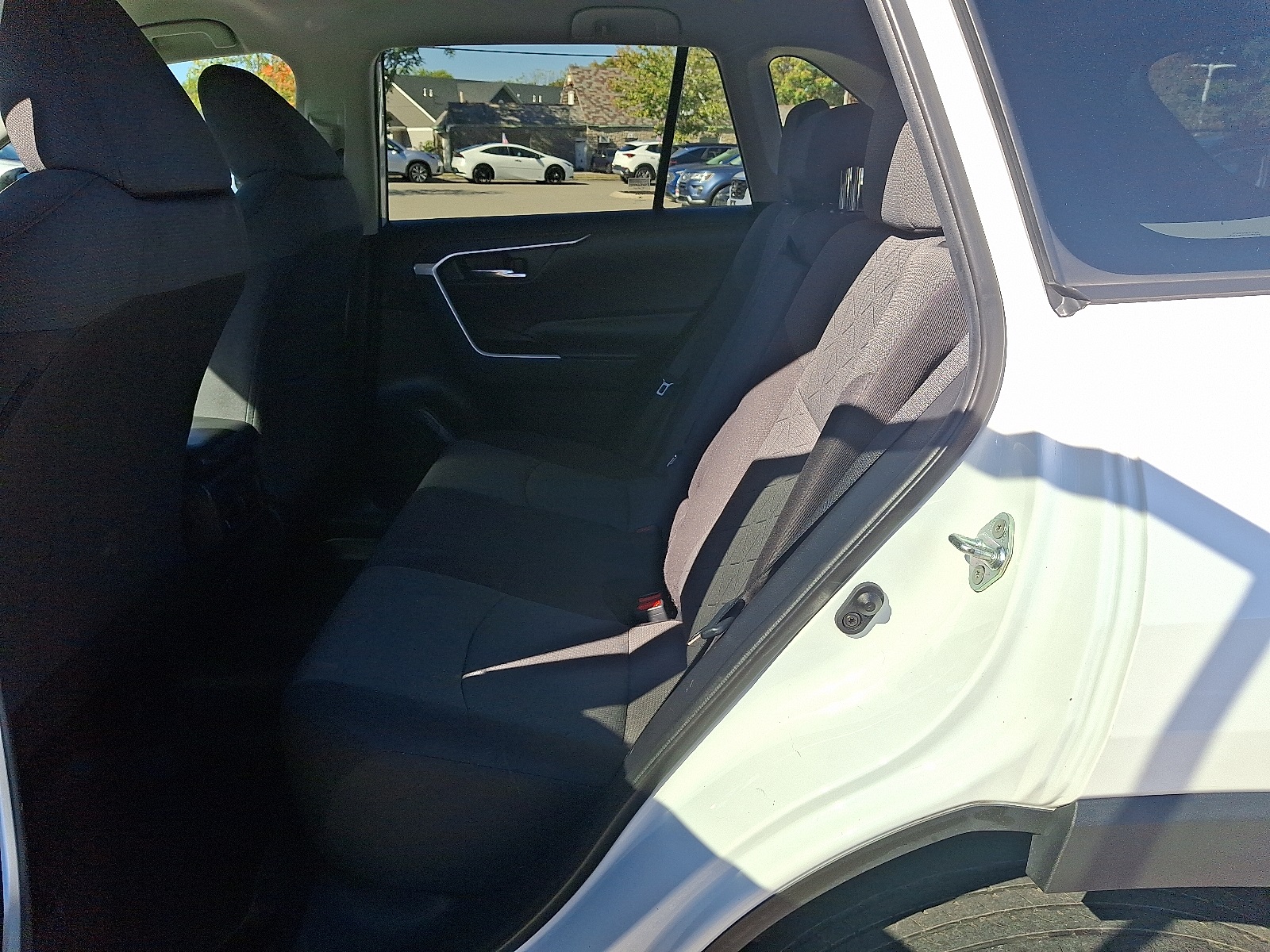 2020 Toyota RAV4 XLE photo 10
