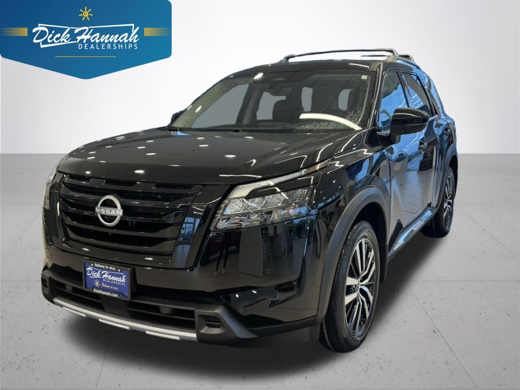 2025 Nissan Pathfinder Platinum's photo