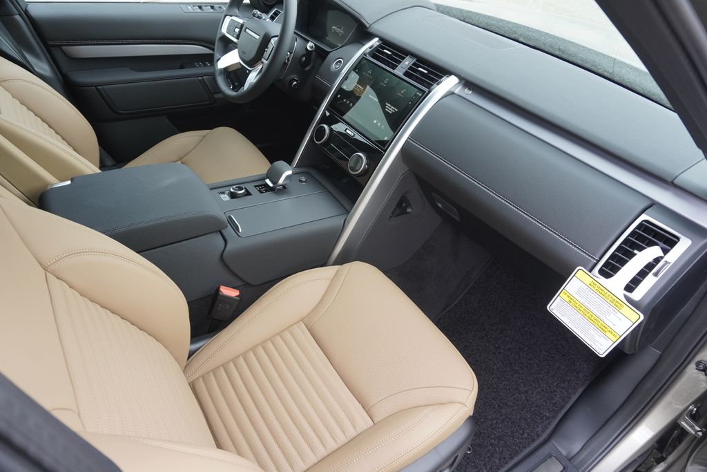 2025 Land Rover Discovery SE photo 22