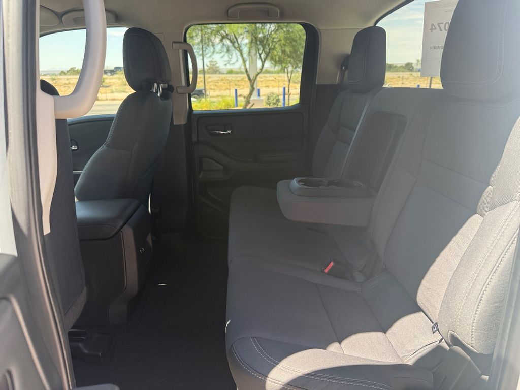 2024 Nissan Frontier SV photo 16