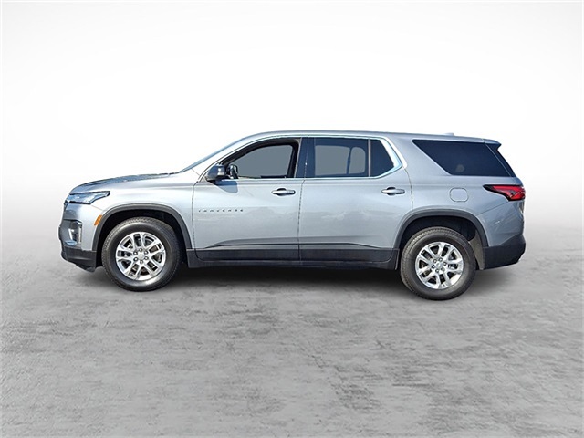 2023 Chevrolet Traverse LS photo 2