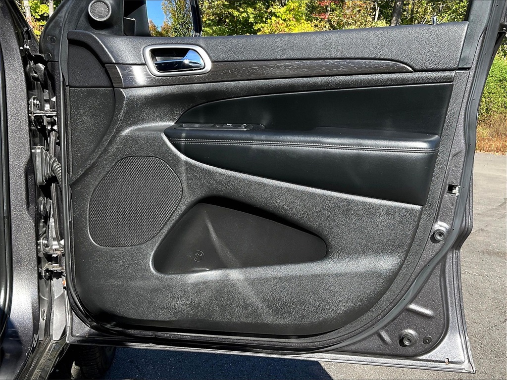 2018 Jeep Grand Cherokee Altitude photo 25