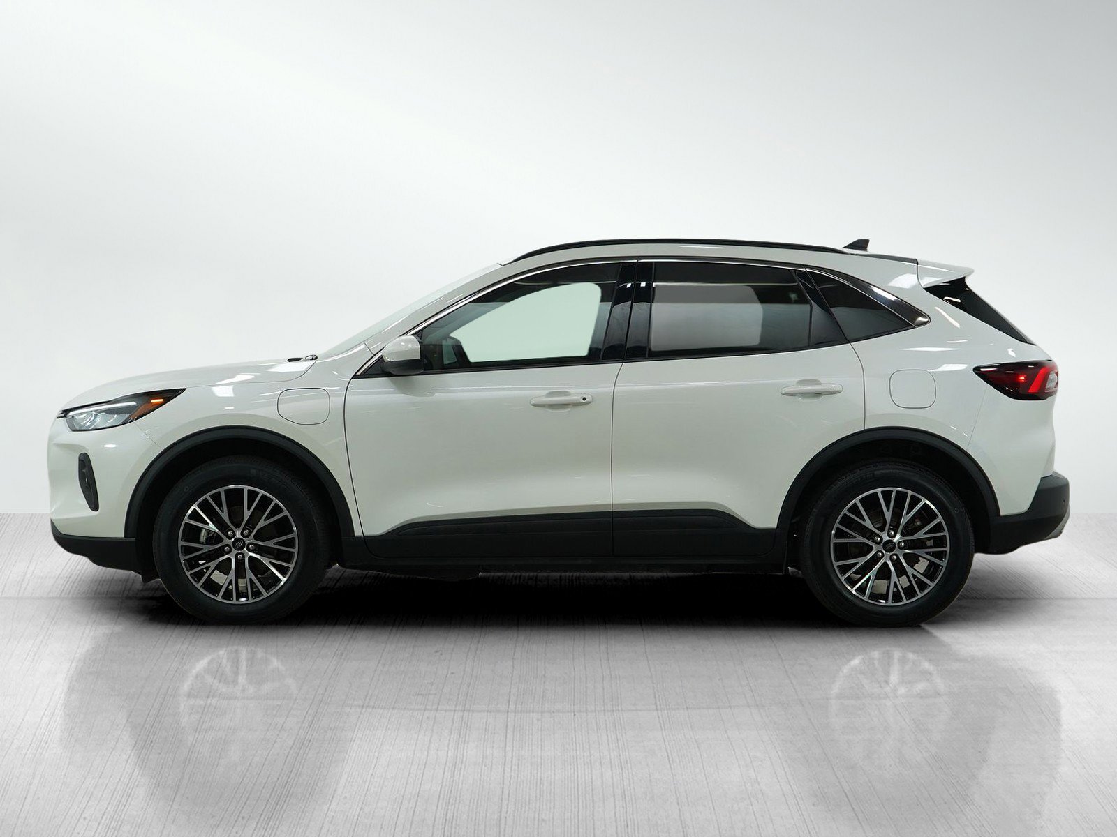 Used 2023 Ford Escape PHEV with VIN 1FMCU0E1XPUB28442 for sale in Burnsville, Minnesota