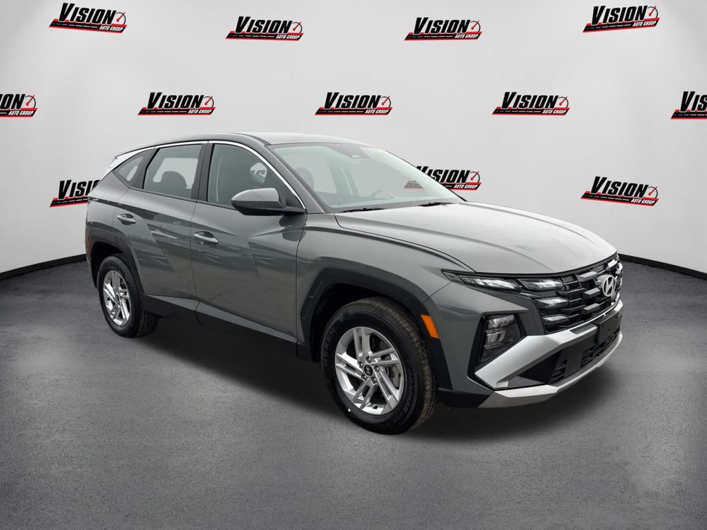 2025 Hyundai Tucson SE photo 3