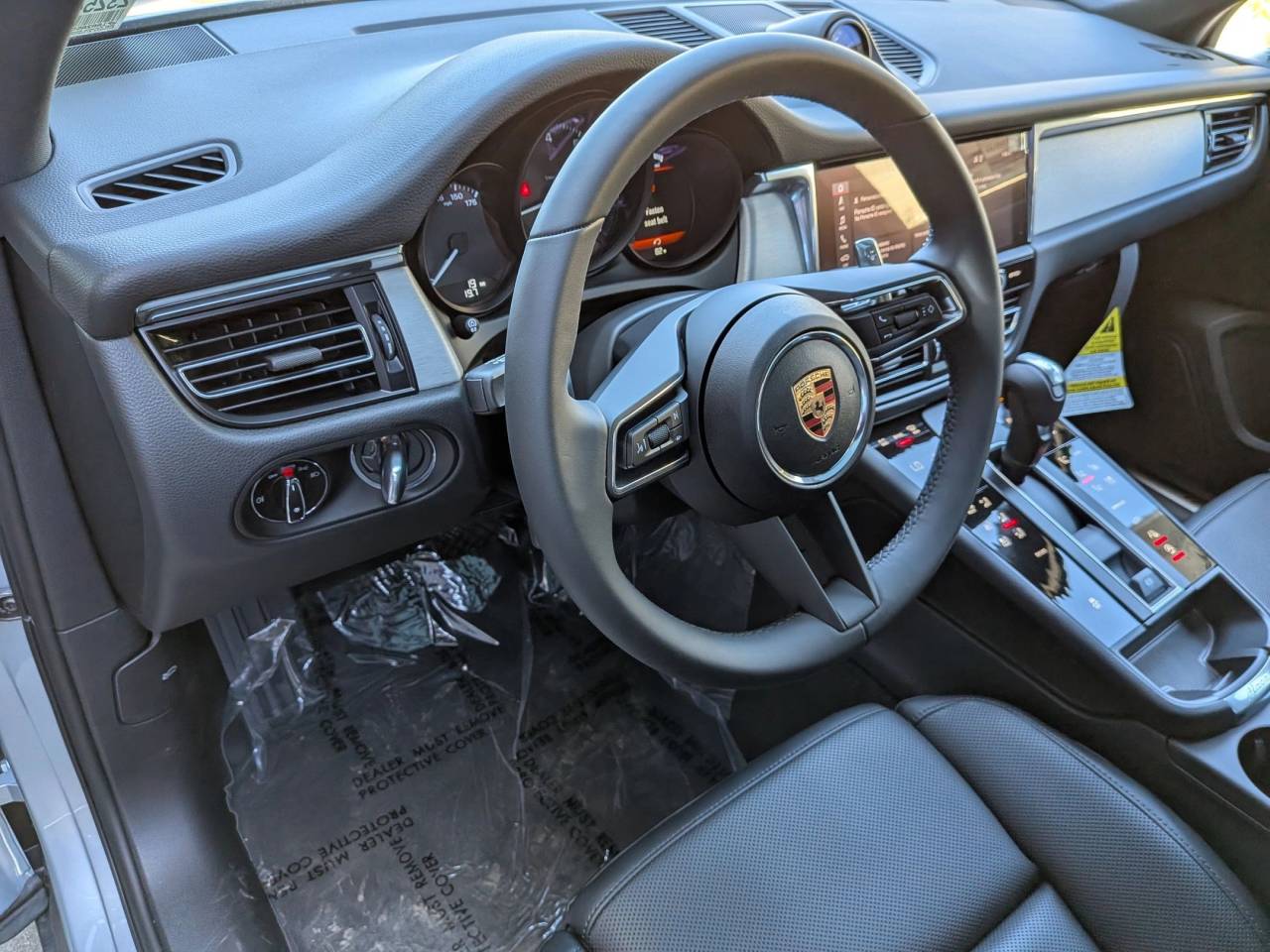 2025 Porsche Macan T photo 3