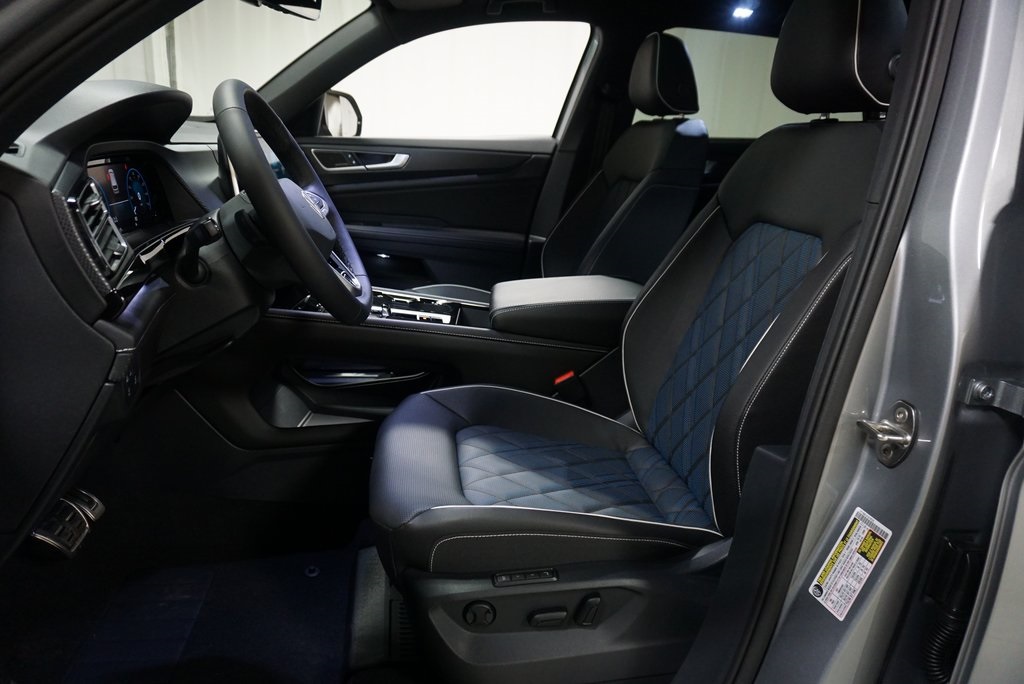 2025 Volkswagen Atlas Cross Sport SEL Premium R-Line photo 13