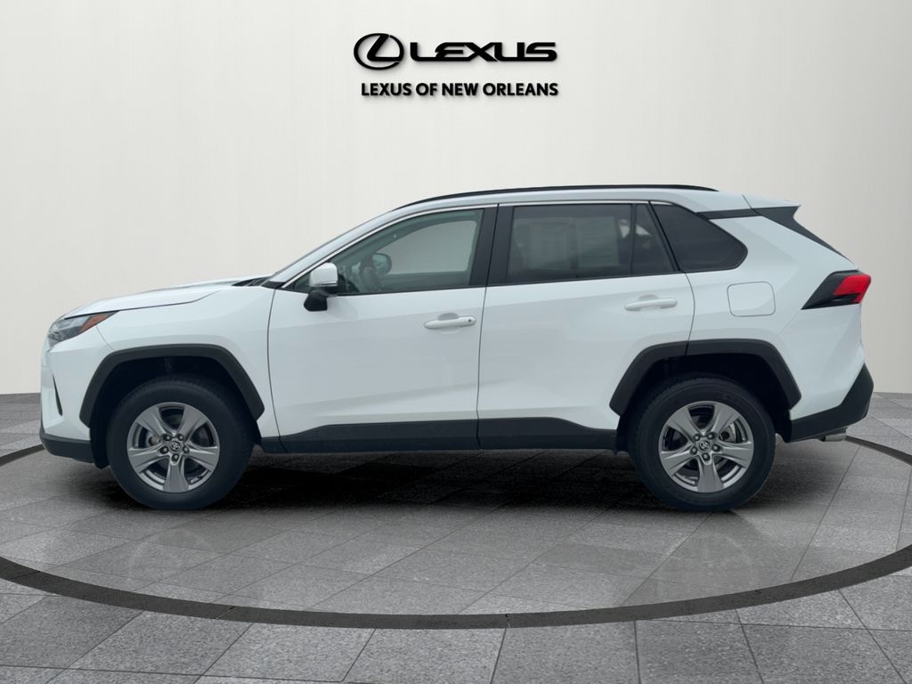 2024 Toyota RAV4 XLE photo 3