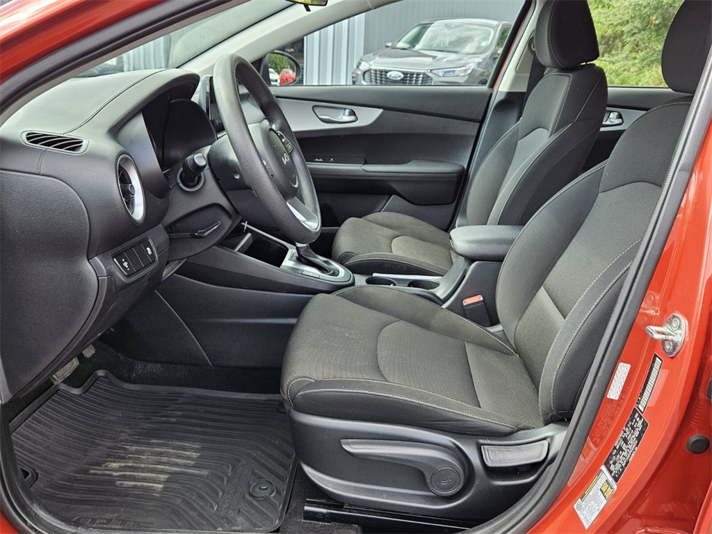 2023 Kia Forte LXS photo 5