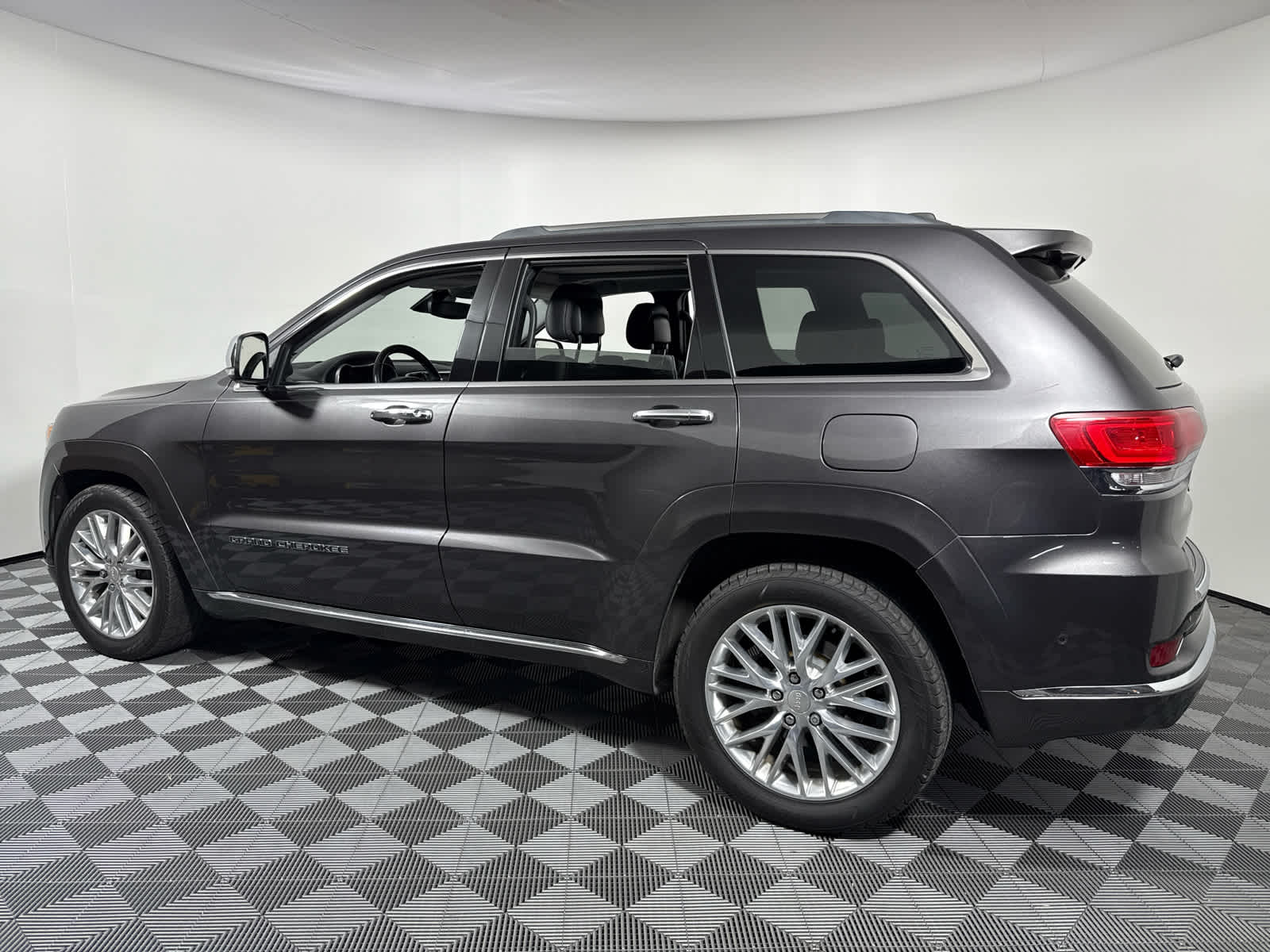 2018 Jeep Grand Cherokee Summit photo 2