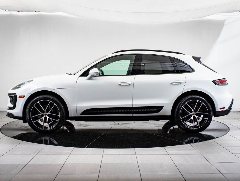 2024 Porsche Macan T photo 2