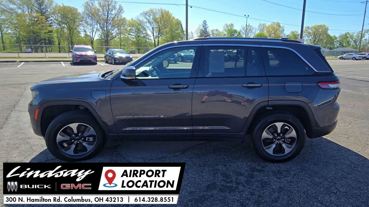 2023 Jeep Cherokee Base photo 4
