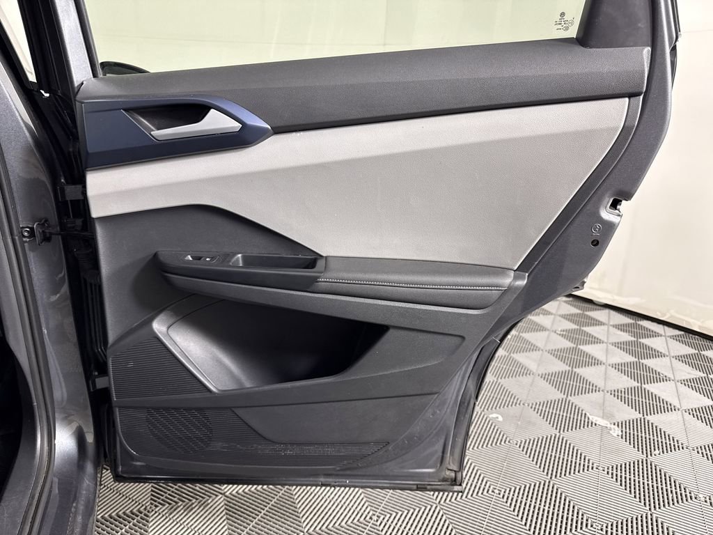 2024 Volkswagen Taos SE photo 12