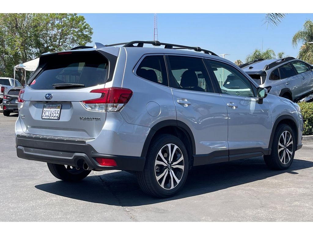 2022 Subaru Forester Limited photo 5