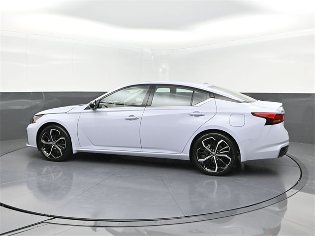 2025 Nissan Altima SR photo 3