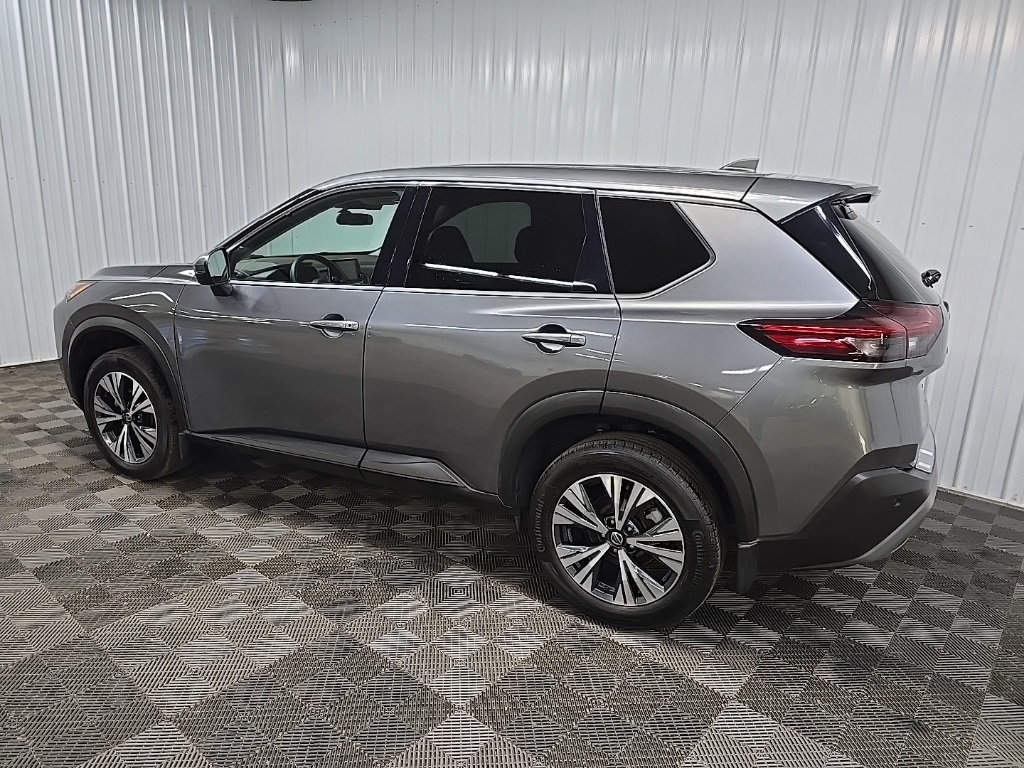 2021 Nissan Rogue SV photo 3