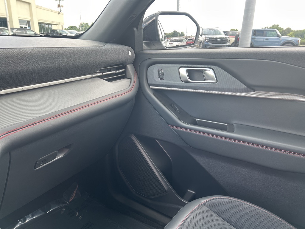 2025 Ford Explorer ST photo 30