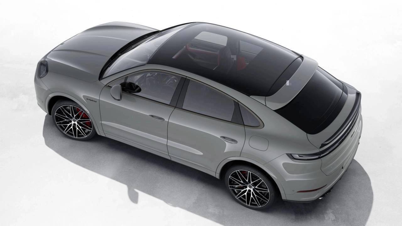 2025 Porsche Cayenne Turbo E-Hybrid photo 4
