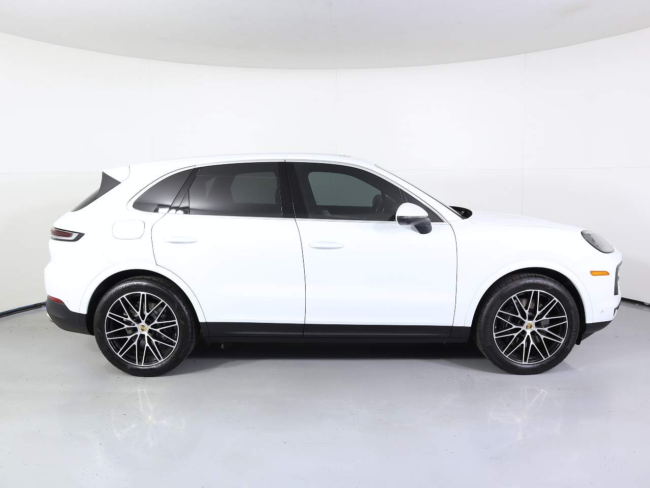 2024 Porsche Cayenne photo 8