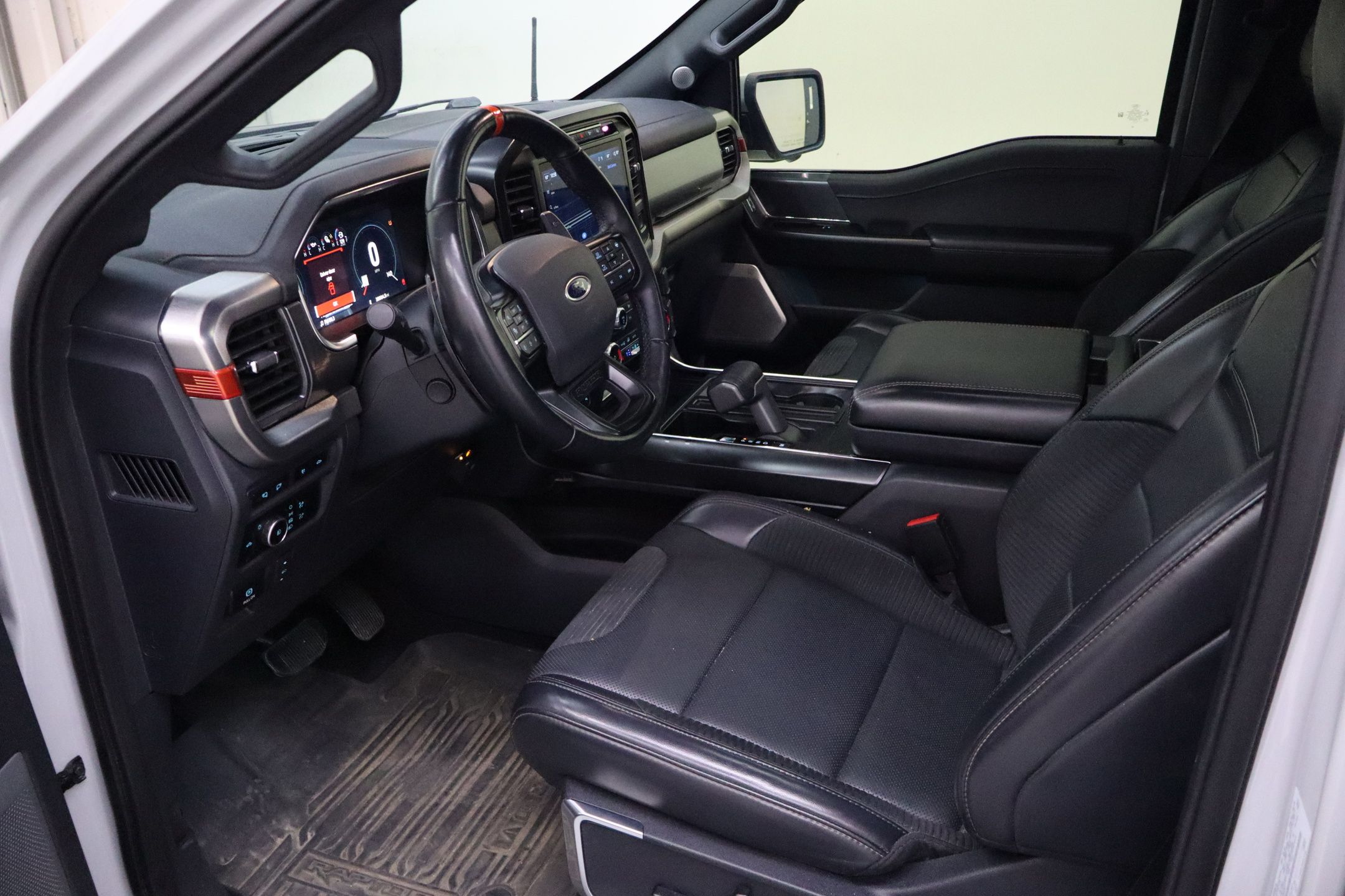 2023 Ford F-150 Raptor photo 24