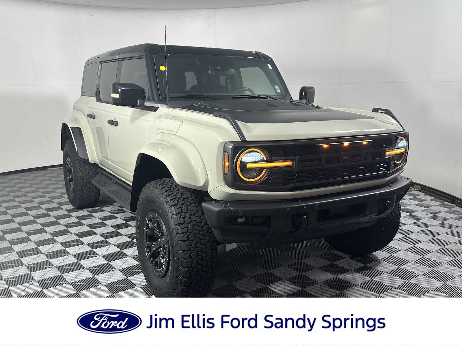 2025 Ford Bronco Badlands photo 2