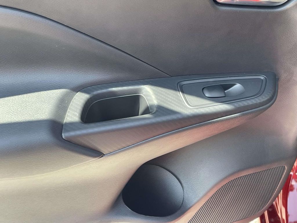 2025 Nissan Versa SV photo 14