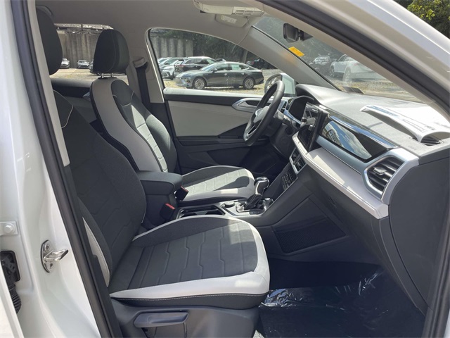 2025 Volkswagen Taos SE photo 15