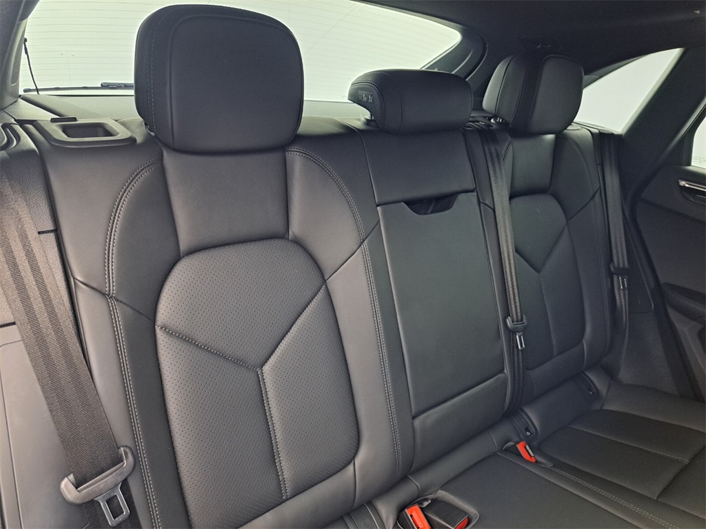 2022 Porsche Macan Base photo 17