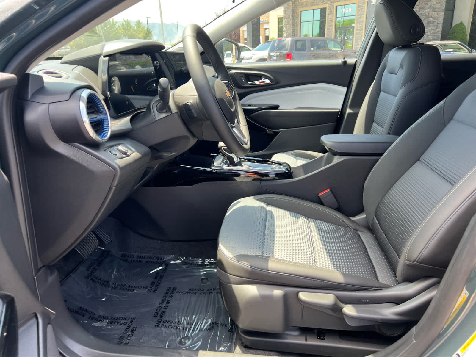 2025 Chevrolet Trax photo 14