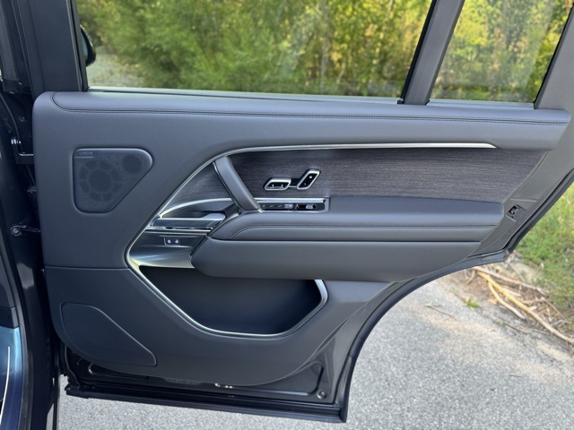 2025 Land Rover Range Rover SE photo 21