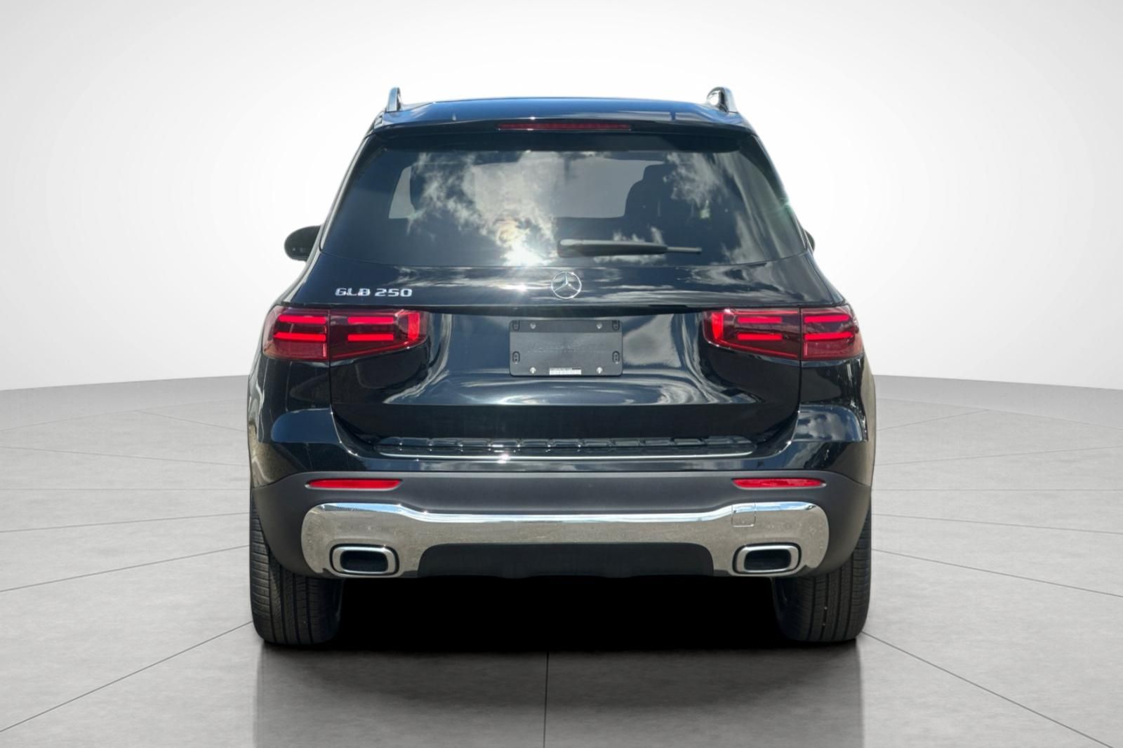 2025 Mercedes Benz GLB 250 photo 5