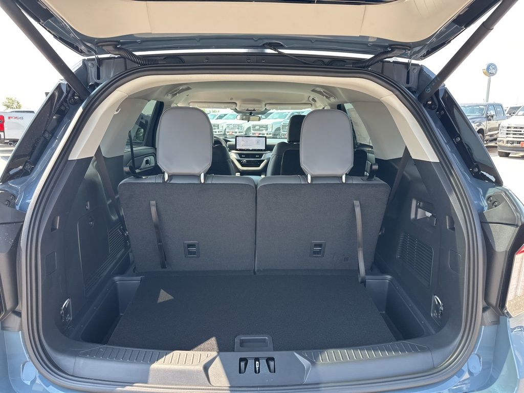 2025 Ford Explorer photo 37