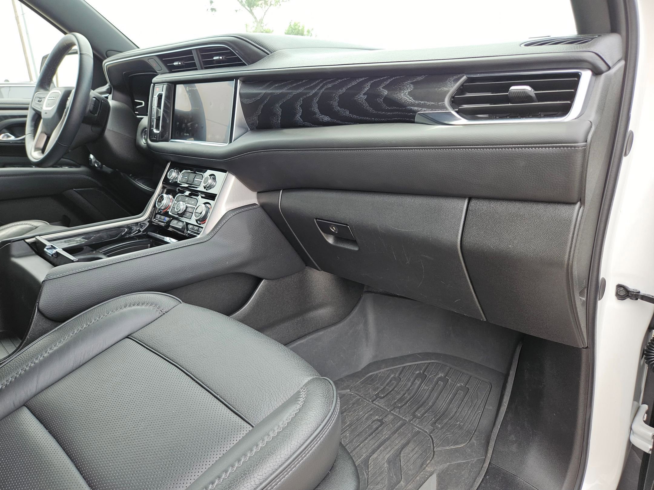 2024 Gmc Yukon Denali photo 25