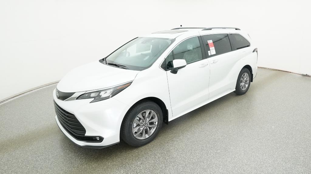 2026 Toyota Sienna XLE's photo